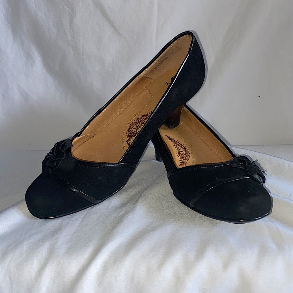 Sofft Black Suede Kensington with Flower